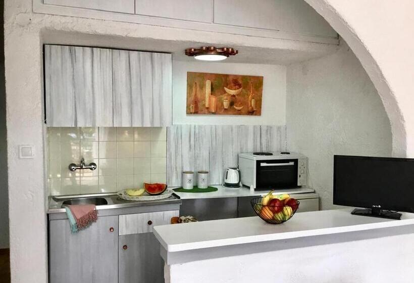 Номер Стандарт Вид на Сад, Amazona