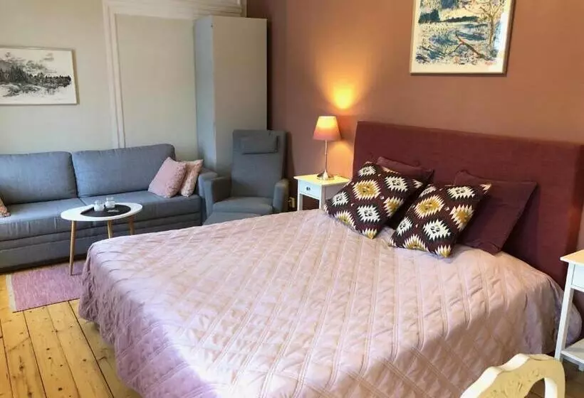 スタンダード４人部屋, Brunsbo G:a Biskopsgård Hotell & Konferens