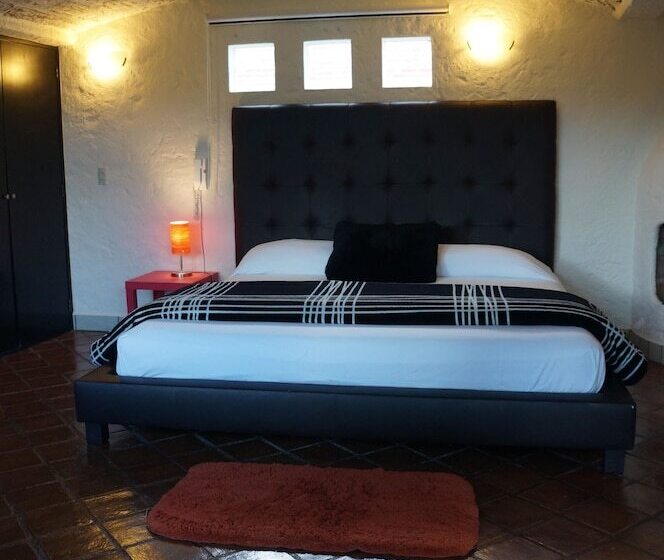 سوییت جونیور, Casa Blanca San Miguel