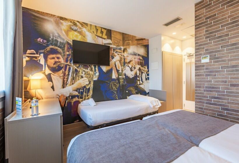 اتاق استاندارد سه نفره, Colectia Urumea