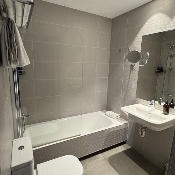 اتاق استاندارد سه نفره, Colectia Urumea