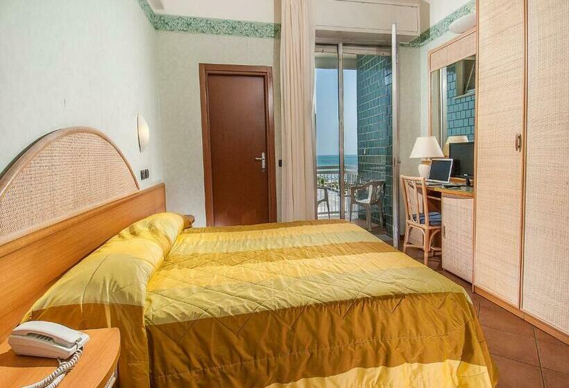 اتاق لوکس با چشم‌انداز دریا, Corallo