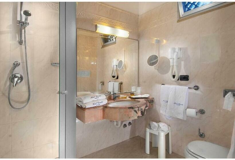 اتاق لوکس با چشم‌انداز دریا, Corallo