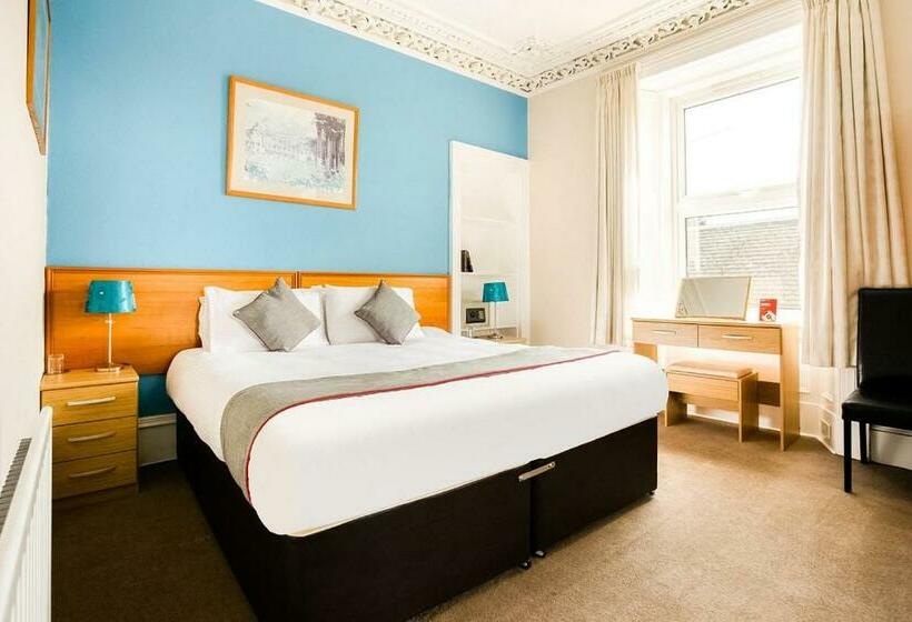 غرفة عائلية, Corner