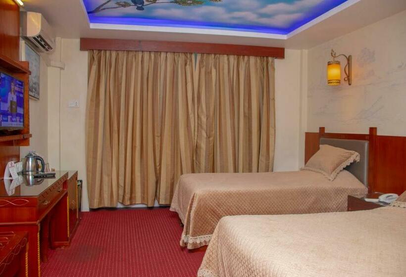 سوییت اجرایی, Jungle Crown