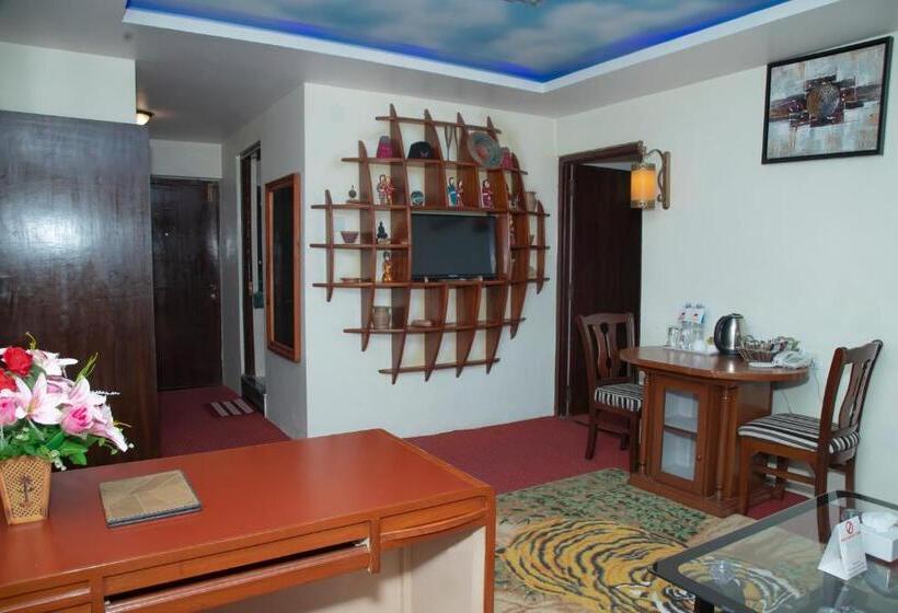 اتاق خانوادگی, Jungle Crown