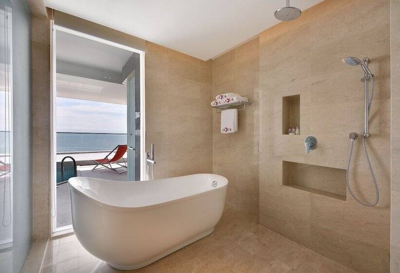 프리미엄 스위트, Lexis Suites Penang