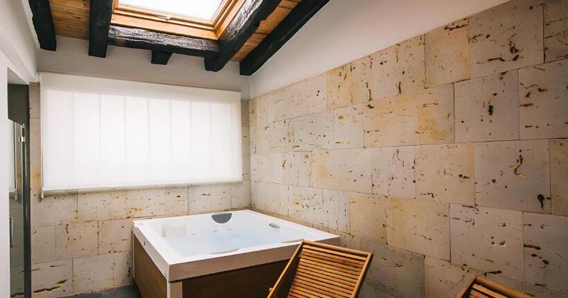 자쿠지 스위트, Rural Quercus Tierra