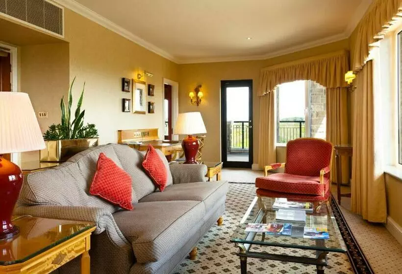 سوییت لوکس, The Celtic Manor Resort