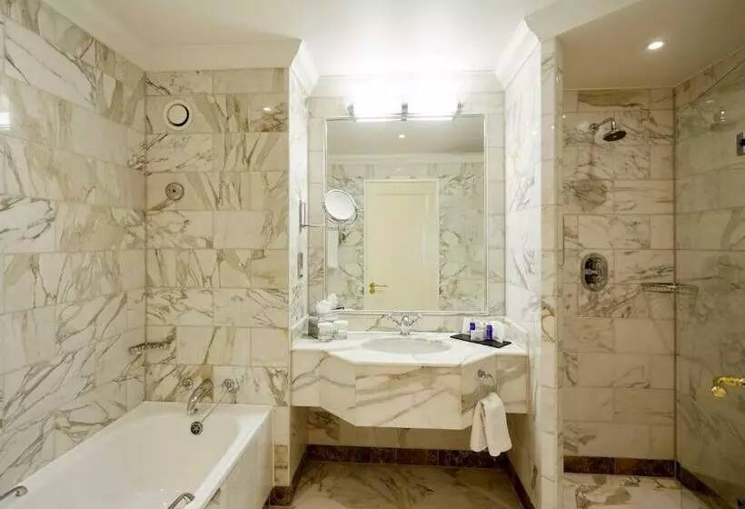 اتاق لوکس خانوادگی, The Celtic Manor Resort