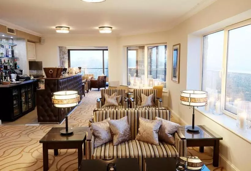 اتاق استاندارد با تخت بزرگ, The Celtic Manor Resort