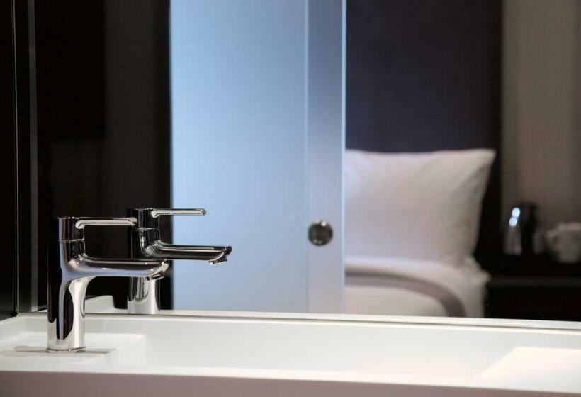 Standard Room, The Z Hotel Shoreditch