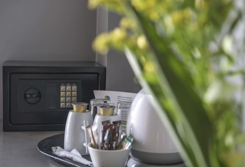 شقة غرفة واحدة, Lotus Center