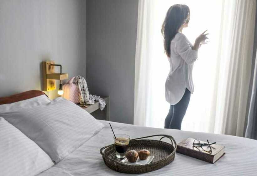 شقة غرفة واحدة, Lotus Center