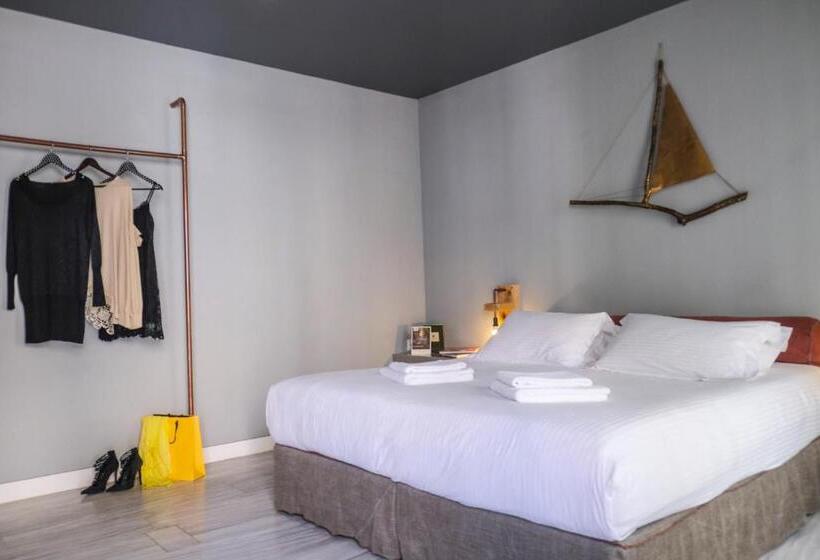 شقة غرفة واحدة, Lotus Center