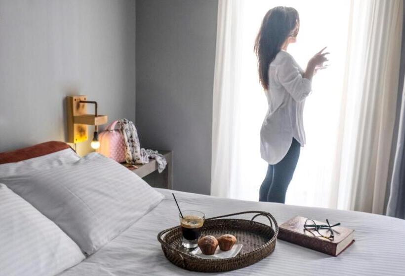 شقة غرفة واحدة, Lotus Center