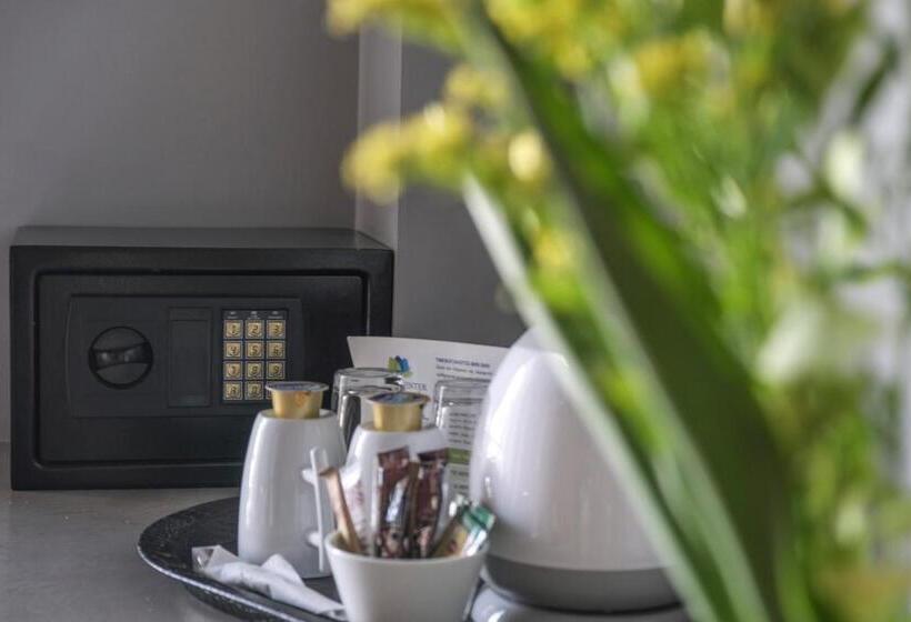 شقة غرفة واحدة, Lotus Center