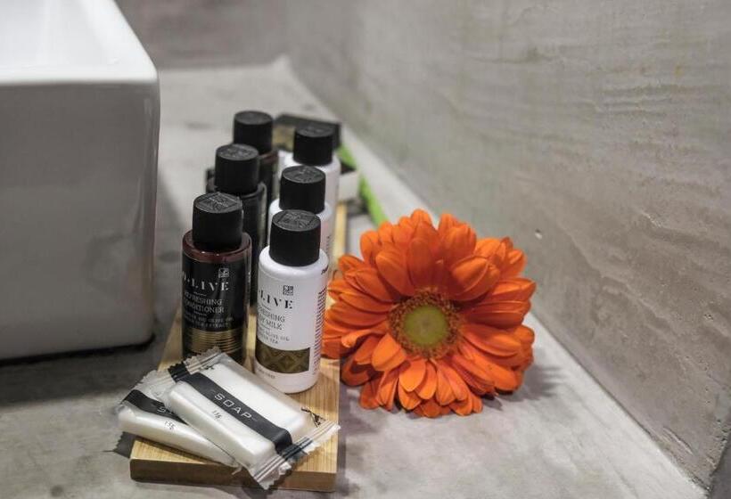 شقة غرفة واحدة, Lotus Center