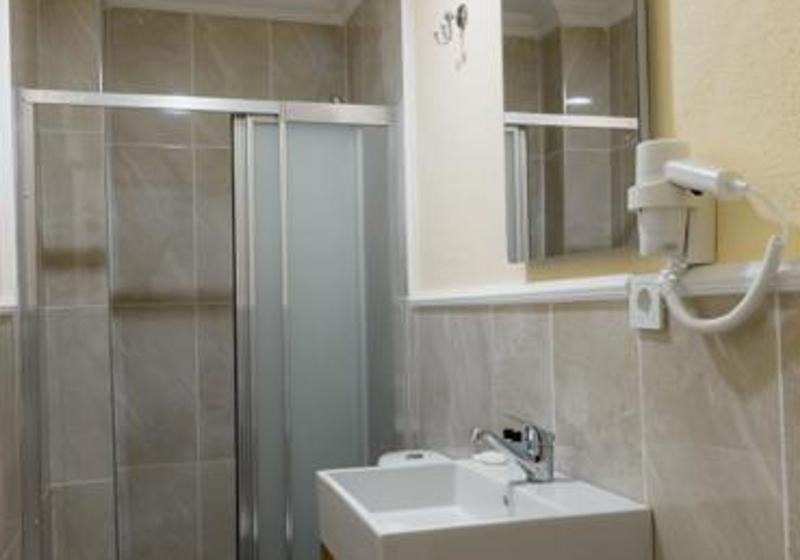 شقة غرفة واحدة, Lotus Center