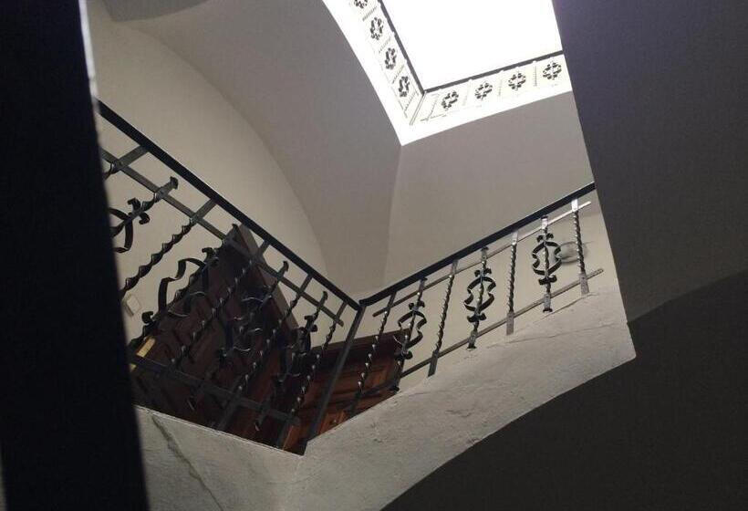 اتاق استاندارد, Sm Apartments