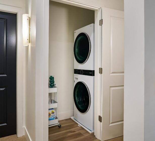 キングサイズベッドのスタンダードルーム, The Neighborhood Hotel New Buffalo