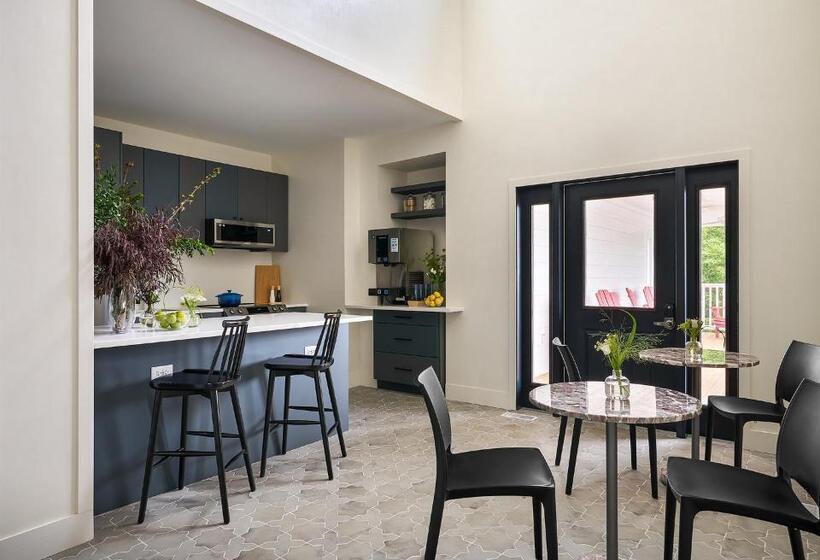 Номер Стандарт, The Neighborhood Hotel New Buffalo