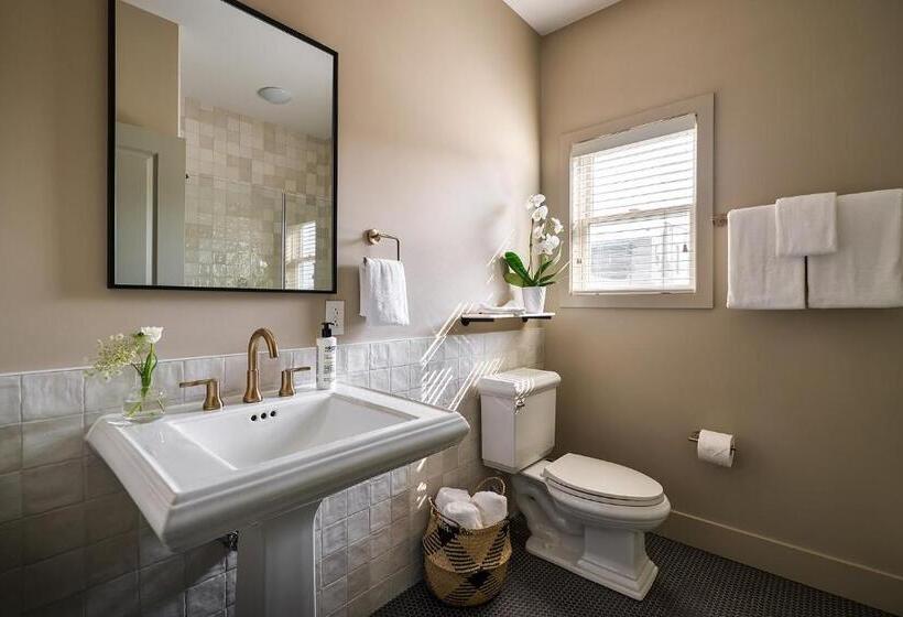 Номер Стандарт, The Neighborhood Hotel New Buffalo