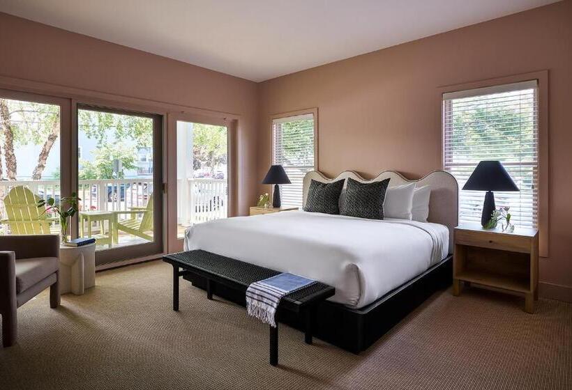 キングサイズベッドのスタンダードルーム, The Neighborhood Hotel New Buffalo