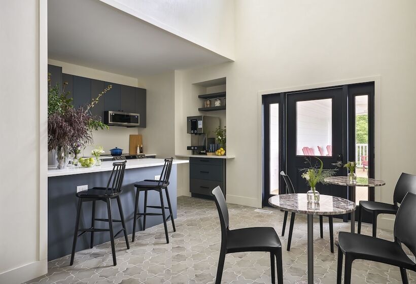 Номер Стандарт, The Neighborhood Hotel New Buffalo