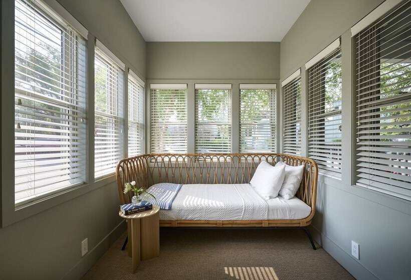 Номер Стандарт, The Neighborhood Hotel New Buffalo