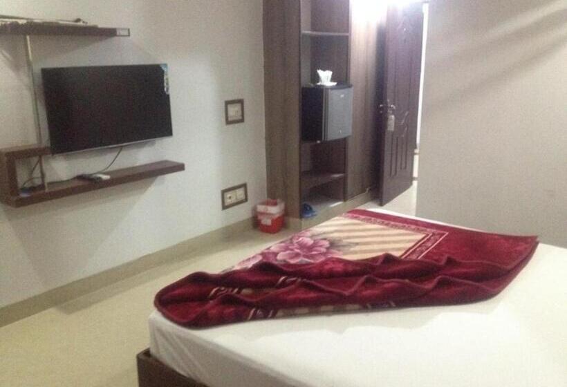 스탠다드 룸 킹사이즈 침대, Five Monts