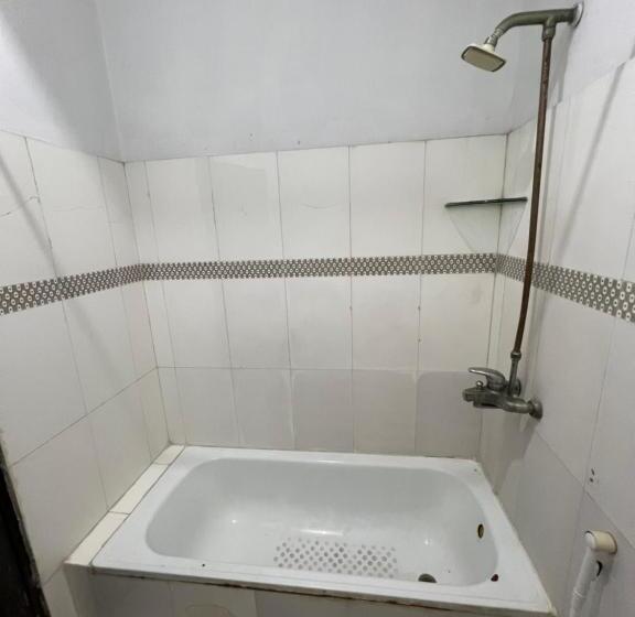 디럭스 룸, Five Monts