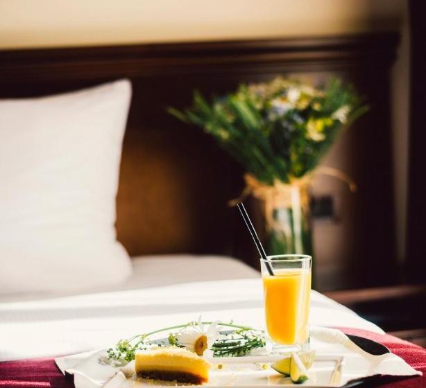 اتاق لوکس سه تخته, Elegant Hotel & Resort