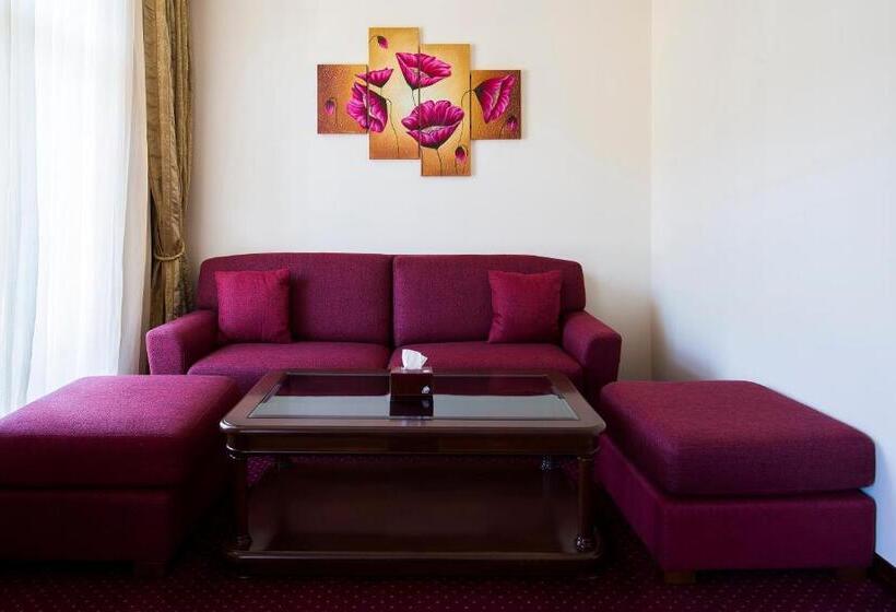 اتاق لوکس سه تخته, Elegant Hotel & Resort