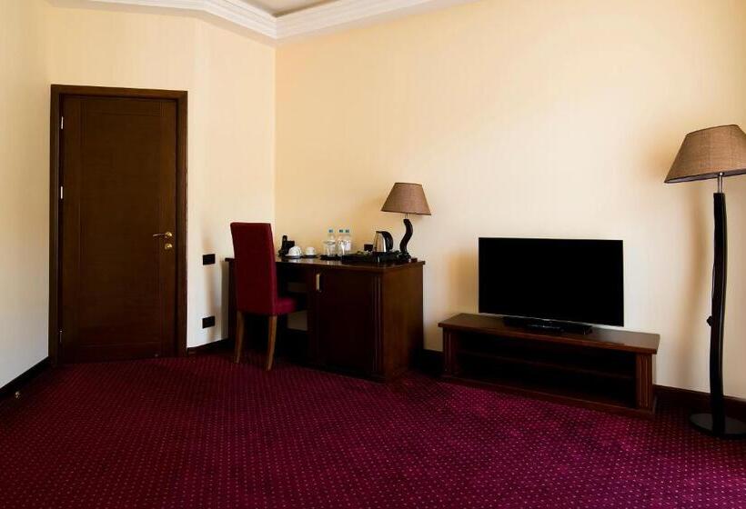 اتاق لوکس سه تخته, Elegant Hotel & Resort