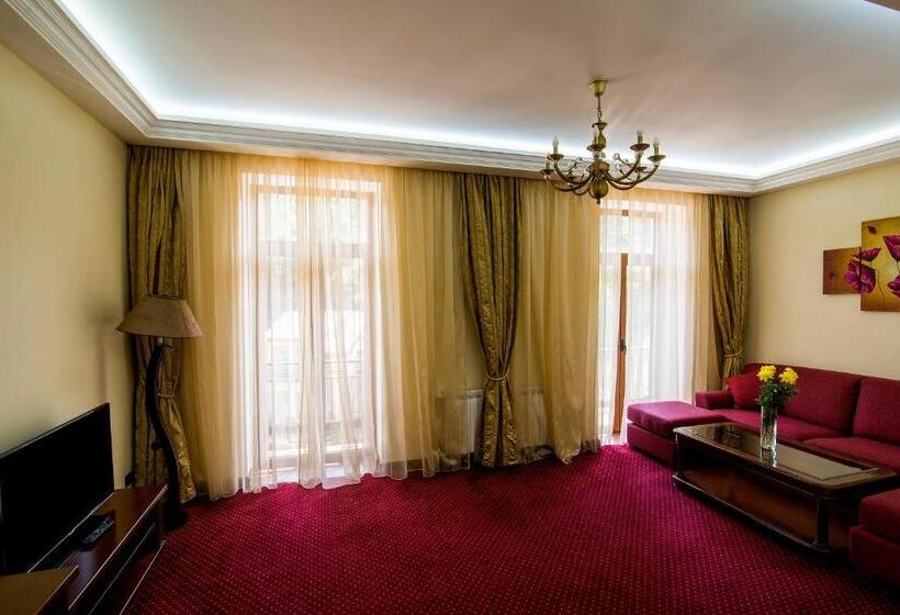 اتاق لوکس سه تخته, Elegant Hotel & Resort