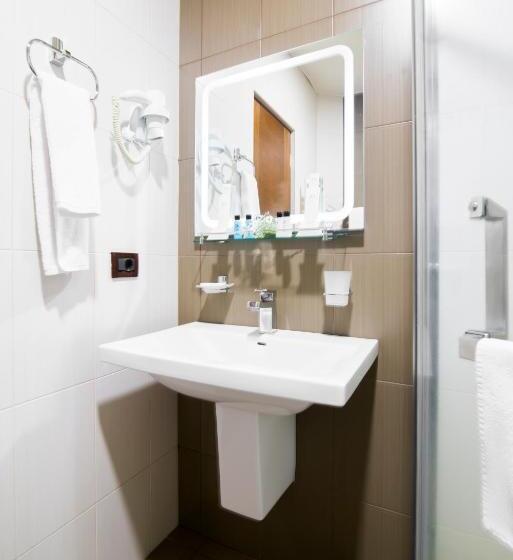 اتاق استاندارد یک نفره, Elegant Hotel & Resort