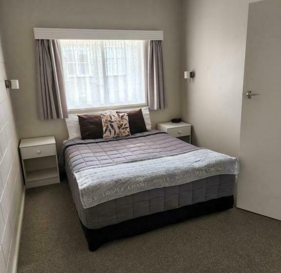 جناح عائلي, Gardner Court Motel