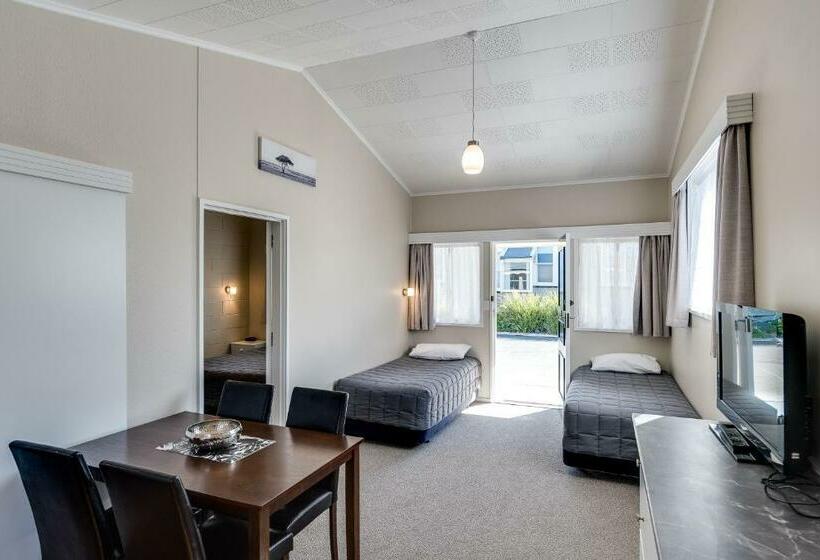 패밀리 스위트, Gardner Court Motel