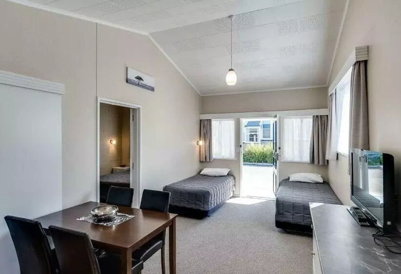 スイート(家族用), Gardner Court Motel
