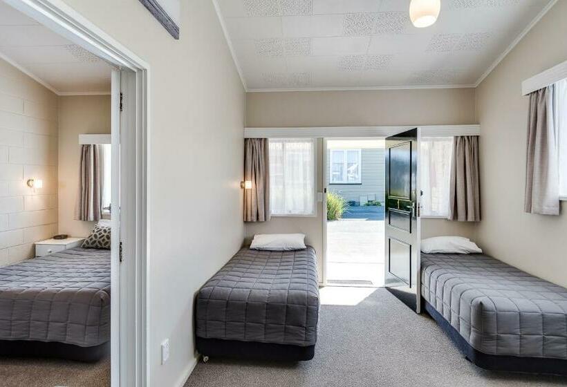 جناح عائلي, Gardner Court Motel