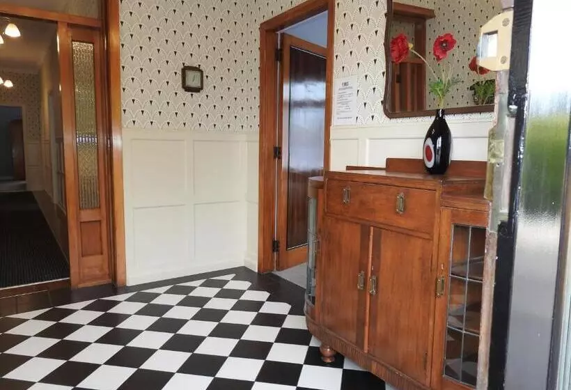 2ベッドルームアパートメント, Gardner Court Motel