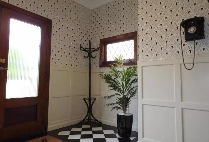 2ベッドルームアパートメント, Gardner Court Motel