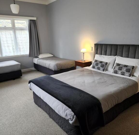 דירת שני חדרים, Gardner Court Motel