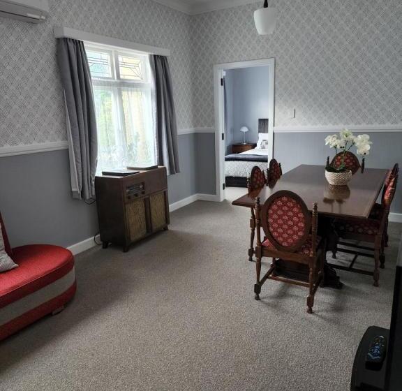 ２ベッドルームアパートメント, Gardner Court Motel