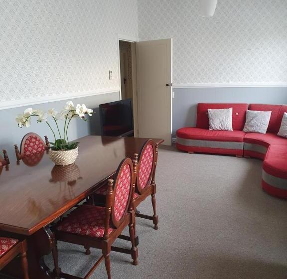 ２ベッドルームアパートメント, Gardner Court Motel