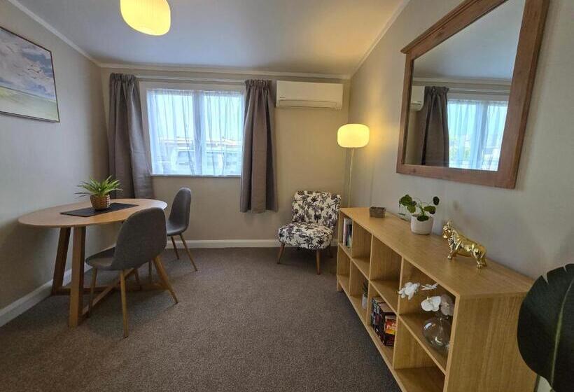 جناح سوبيريور, Gardner Court Motel