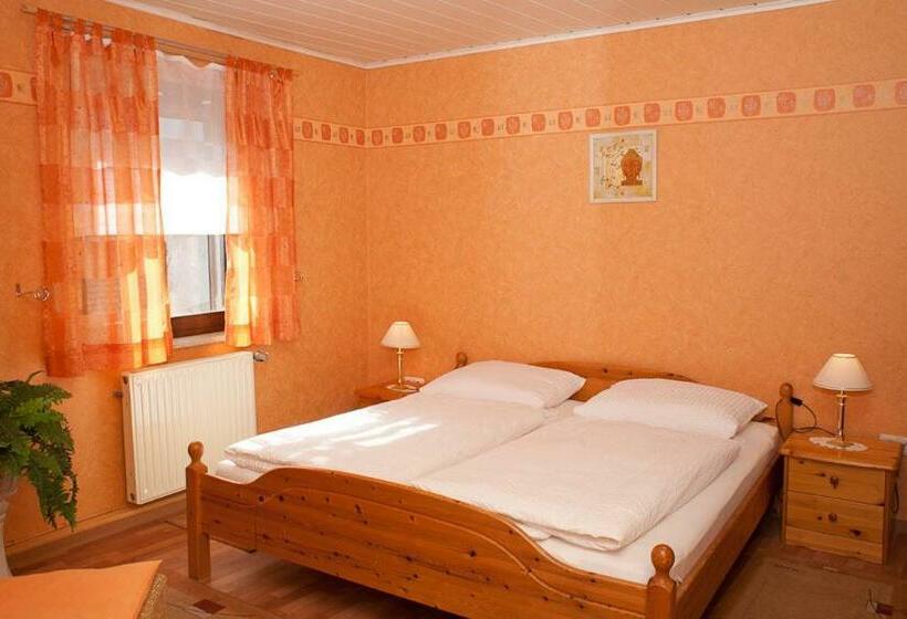 غرفة قياسية فردية, Pension Gisela