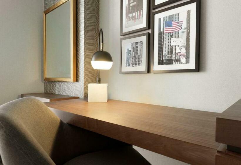 اتاق استاندارد با تخت بزرگ برای معلولان, Hampton Inn Chicago West Loop Fulton Market Area