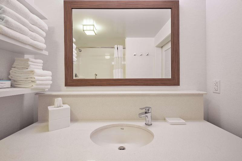 غرفة قياسية سرير كينج, Hampton Inn & Suites North Huntingdonirwin